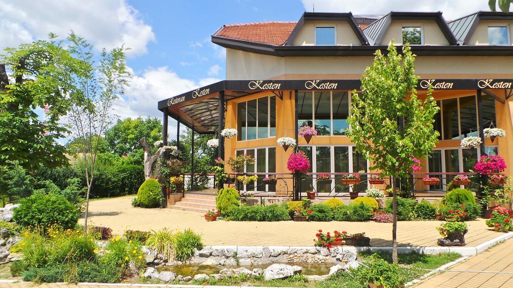 Kesten Futog Exterior photo